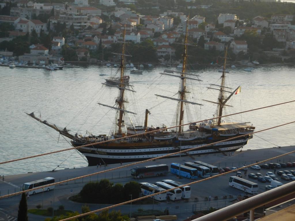 Rooms Anela With Large Common Tarrace And Beautiful Sea View Dubrovnik Exterior photo